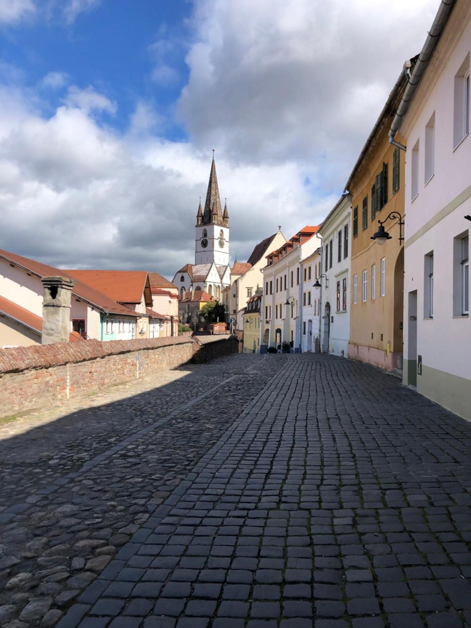Stone Way Apartment Sibiu Luaran gambar